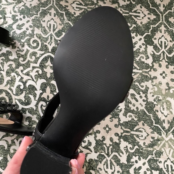 BLEECKER & BOND Carmen Sandal - Picture 4 of 6